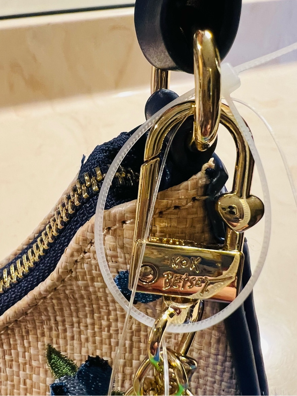🫐👜BETSEY JOHNSON Straw Blueberry Shoulder Bag With Blueberry Pom-Pom Charm - Picture 9 of 16